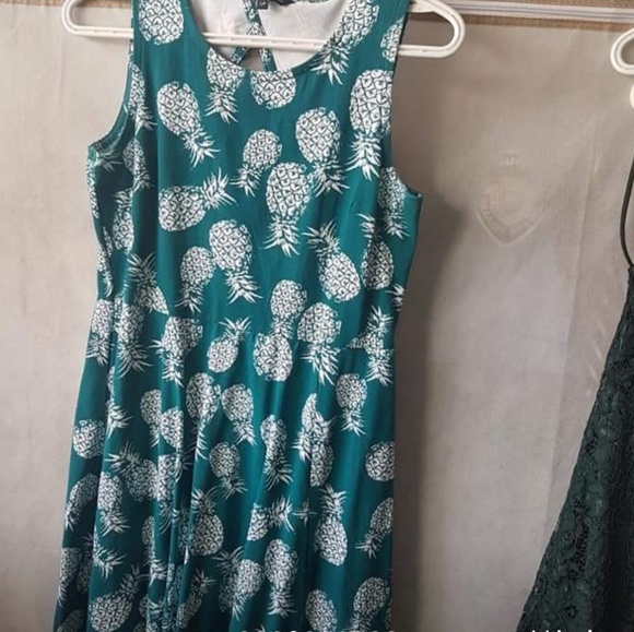 Dresses - Picture 1 of 1